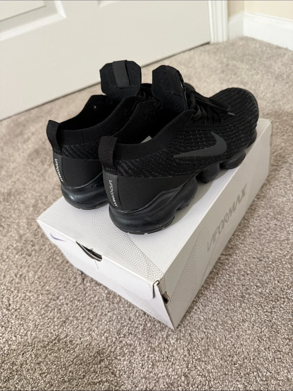 Women’s Nike Black VaporMax Flyknit Cushion Sneakers - Picture 3 of 5